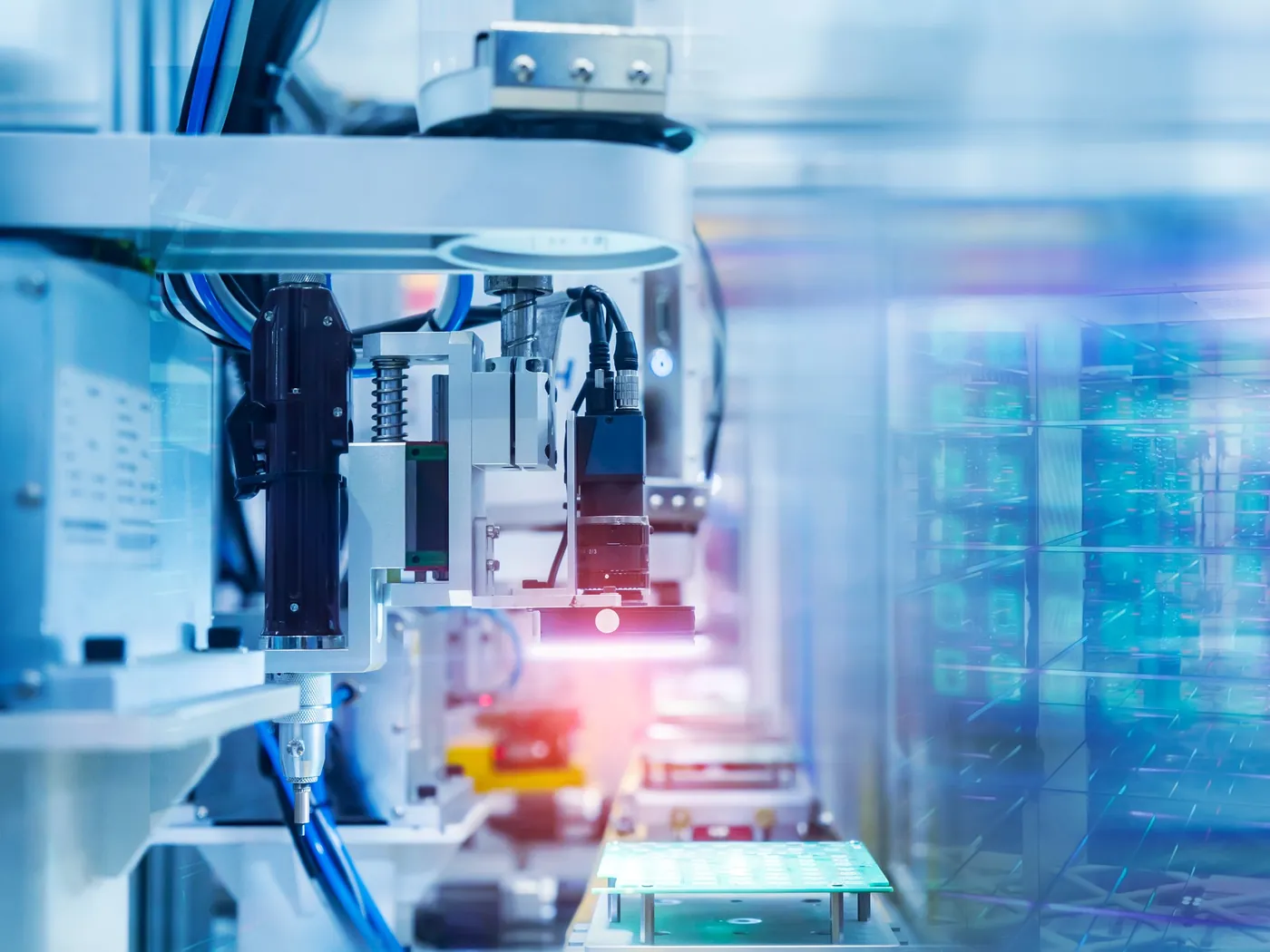 Automatisierte Fertigungszelle mit Handhabungstechnik
